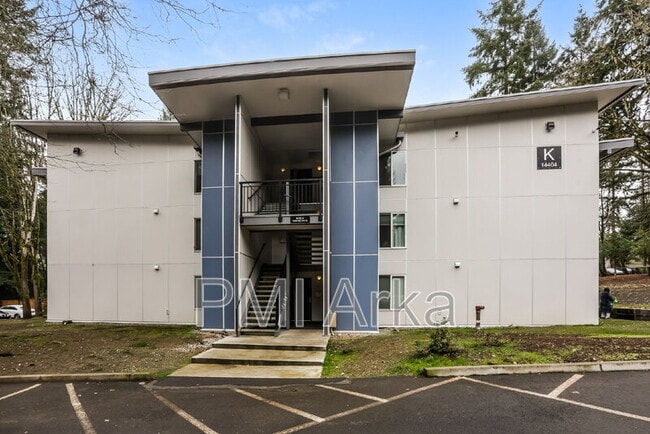 14404 NE 31st St in Bellevue, WA - Building Photo - Building Photo