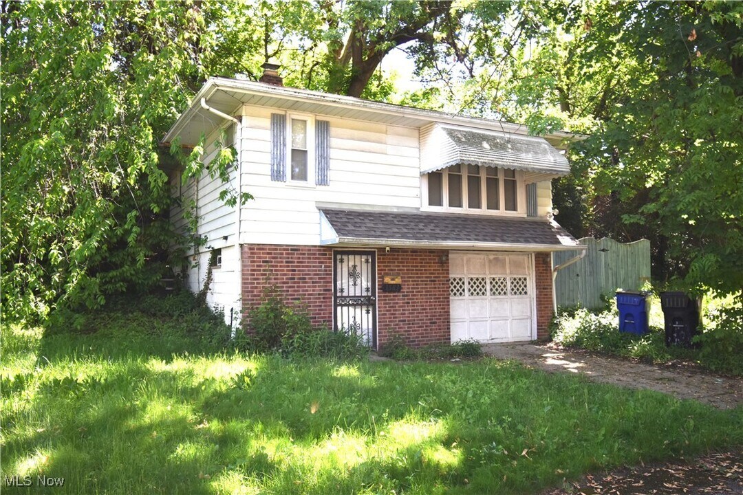 3583 Lloyd Rd in Cleveland, OH - Building Photo