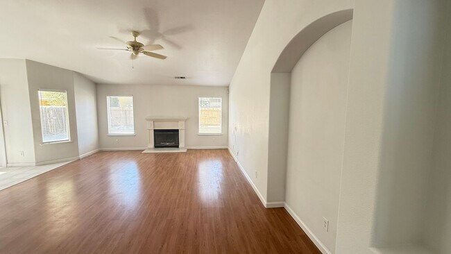 7631 N State St in Fresno, CA - Building Photo - Building Photo