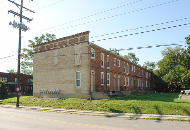 1331-1347 Indianola Ave in Columbus, OH - Building Photo - Building Photo