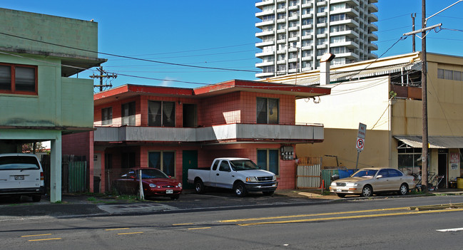 2721 WAIALAE Ave in Honolulu, HI - Building Photo - Building Photo