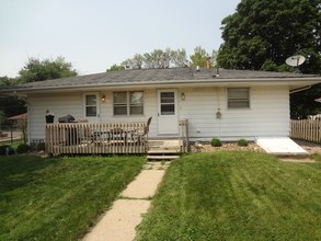 The Oaks Luxury Townhomes in Normal, IL - Building Photo - Building Photo