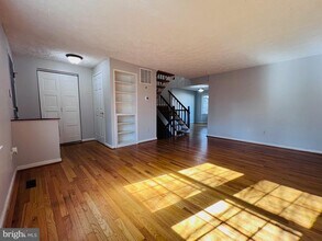 305 Gundry Dr in Falls Church, VA - Building Photo - Building Photo