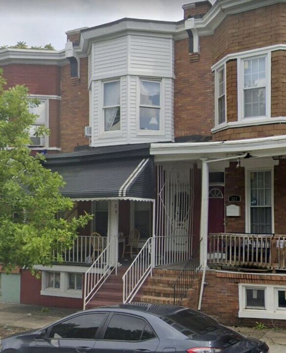 329 E 28th St in Baltimore, MD - Building Photo