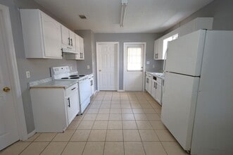 2570 Marathon Dr in Valdosta, GA - Building Photo - Building Photo