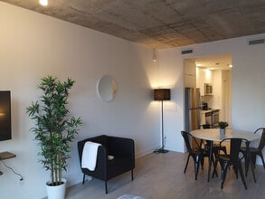 67 Boul. de Maisonneuve E in Montréal, QC - Building Photo - Building Photo
