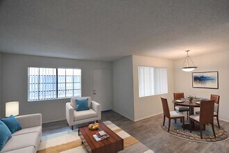 11225 Huston St, Unit 301 in Los Angeles, CA - Building Photo - Building Photo