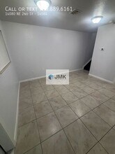 14080 NE 2nd St in Miami, FL - Building Photo - Building Photo