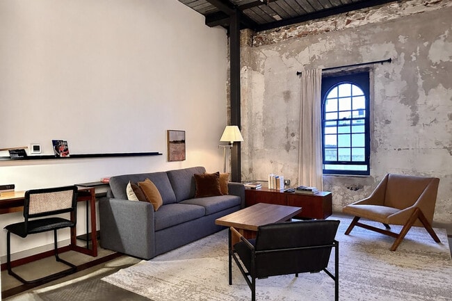 1009 W Juneau Ave, Unit SI ID1379000P in Milwaukee, WI - Building Photo - Building Photo