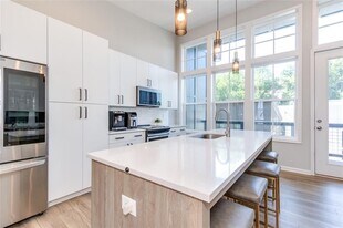 912 Brees Ct, Unit 1 in Atlanta, GA - Building Photo