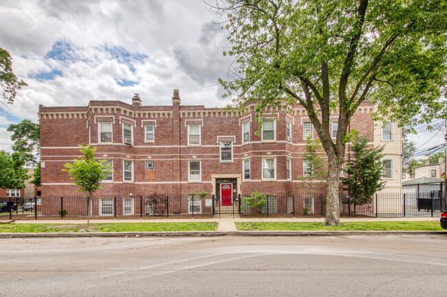 2056 N Keystone Ave in Chicago, IL - Building Photo - Building Photo