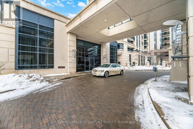 153 Beecroft Rd in Toronto, ON - Building Photo - Building Photo