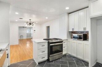 2438 Emmett St in Dallas, TX - Building Photo - Building Photo