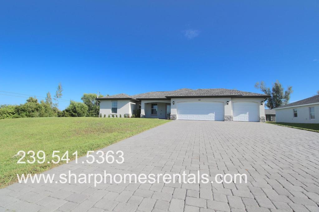 3007 NW 11th St in Cape Coral, FL - Building Photo