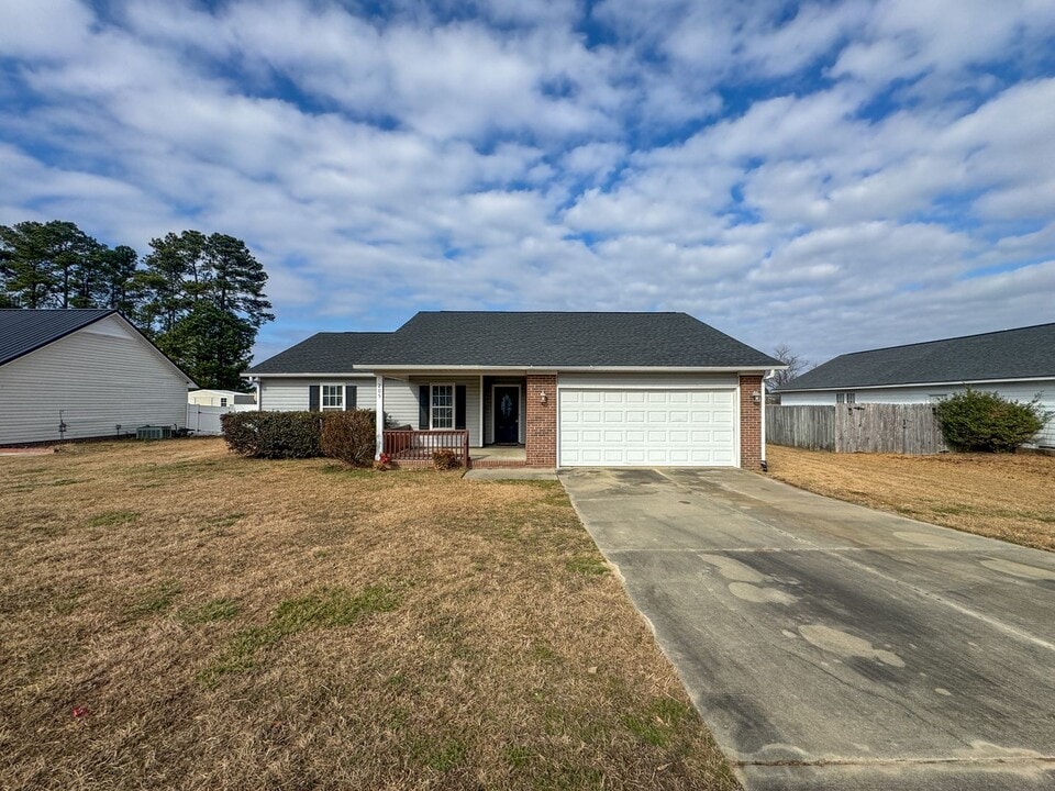 205 Buckeye Dr in Raeford, NC - Building Photo