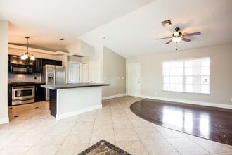 811 SW 14th Pl in Cape Coral, FL - Foto de edificio - Building Photo