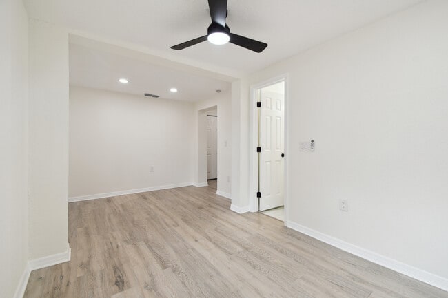 3320 W Kathleen St, Unit B in Tampa, FL - Building Photo - Building Photo