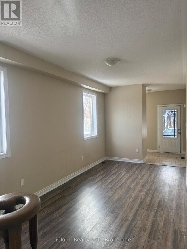 294 Pine Ave in Oshawa, ON - Building Photo - Building Photo