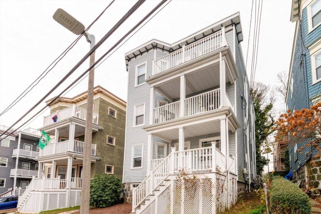 12 Thelma Rd in Boston, MA - Building Photo