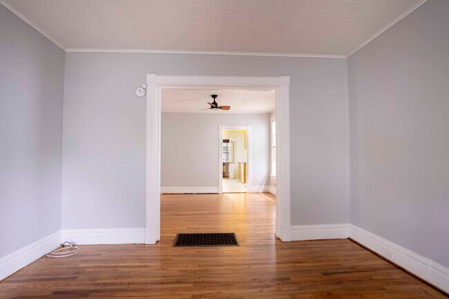 902 3rd Ave, Unit 2 in Troy, NY - Building Photo - Building Photo