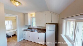 905 Lee St in Marquette, MI - Building Photo