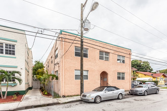 974 NW 2nd St in Miami, FL - Building Photo - Building Photo