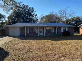 6005 Muldoon Rd in Pensacola, FL - Building Photo