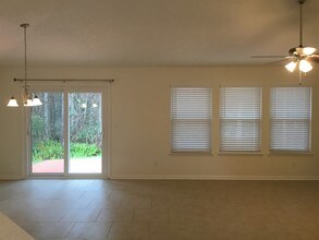 1105 Lake George Ct in St. Augustine, FL - Foto de edificio - Building Photo