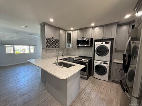 70 Round Hl Dr in Yonkers, NY - Building Photo - Building Photo