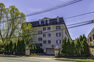 Westbury Condos in Hackensack, NJ - Building Photo - Building Photo