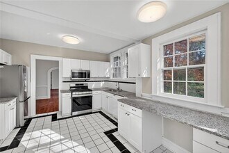 444 Burlington Rd NE in Atlanta, GA - Foto de edificio - Building Photo