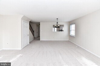 14639 Stone Range Dr in Centreville, VA - Foto de edificio - Building Photo