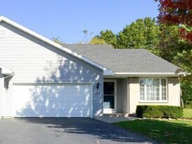 482 Fox Ln in Walworth, WI - Building Photo