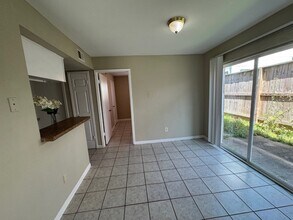 1952 Upland Dr in Houston, TX - Foto de edificio - Building Photo