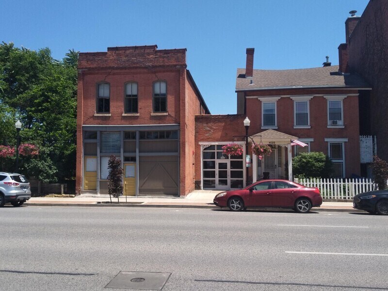 427 N Brady St in Davenport, IA - Building Photo