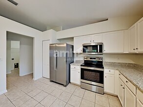 1044 Summer Breeze Dr in Brandon, FL - Building Photo - Building Photo