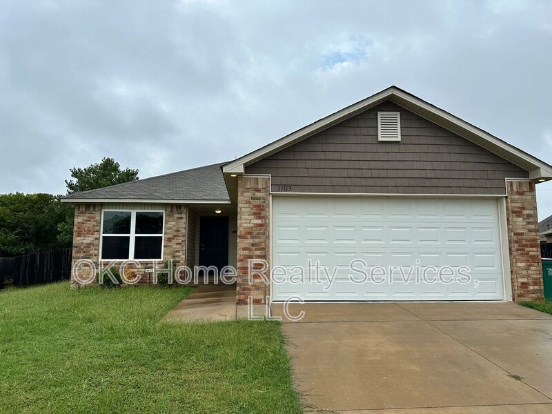 11113 NW 100th St in Yukon, OK - Building Photo