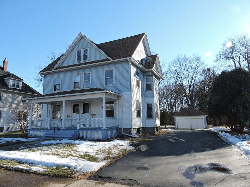 17 Naubuc Ave, Unit 17 in Glastonbury, CT - Building Photo