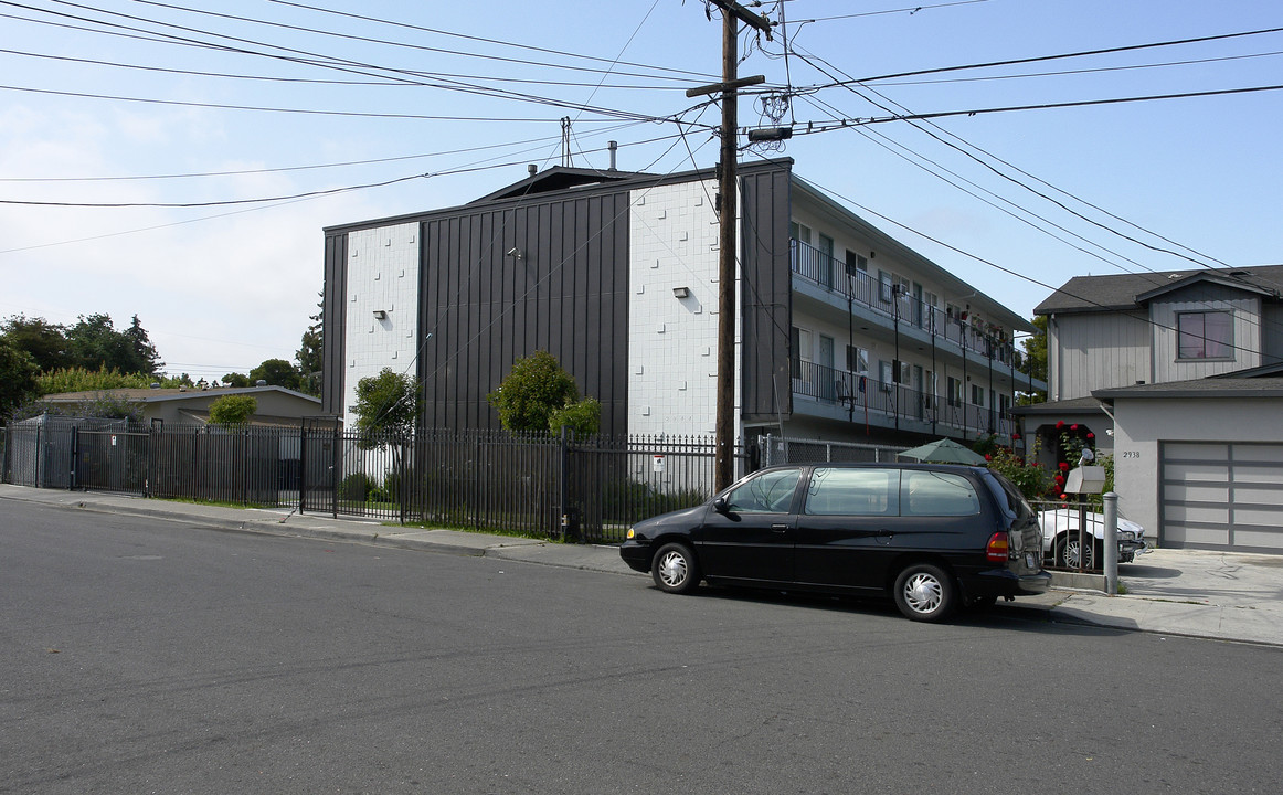 2944 Calvin Ave in Redwood City, CA - Foto de edificio