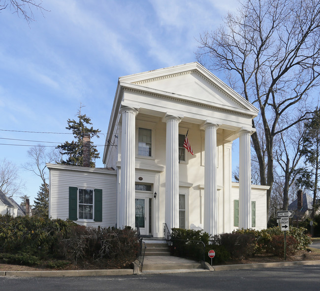 Onderdonk House Apartments in Manhasset, NY - Foto de edificio - Building Photo