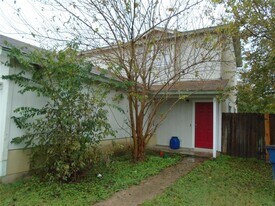 6904 Deep Cir in Austin, TX - Building Photo