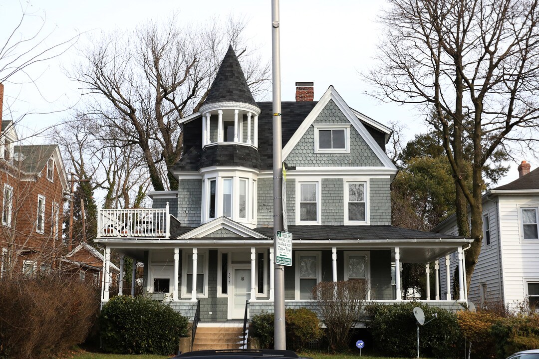 5017 Roland Ave in Baltimore, MD - Foto de edificio