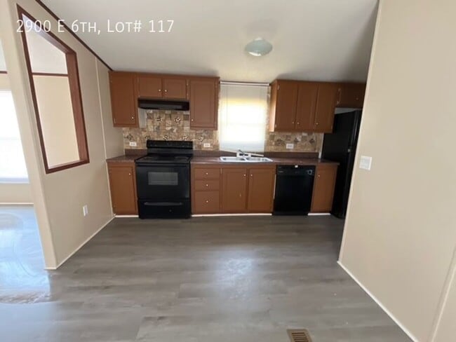 property at 2900 E 6th Ave