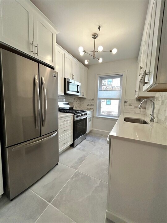 1665 Commonwealth Ave, Unit 24 in Boston, MA - Building Photo