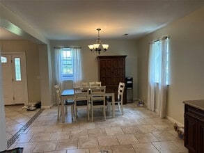 852 Freedom Plains Rd in Poughkeepsie, NY - Building Photo - Building Photo