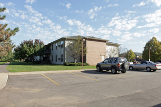 Lakeview Meadows in Battle Creek, MI - Building Photo - Building Photo