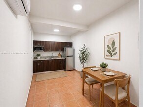 7532 NW 176th St in Hialeah, FL - Building Photo - Building Photo
