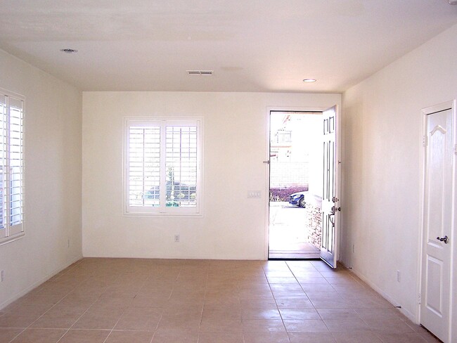 37815 Banyan Pl in Palmdale, CA - Building Photo - Building Photo