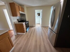 11 Union St in Easthampton, MA - Building Photo - Building Photo