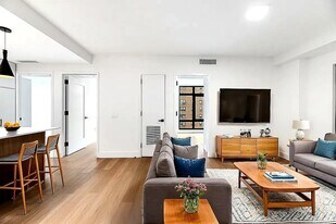 63 Pitt St in New York, NY - Building Photo